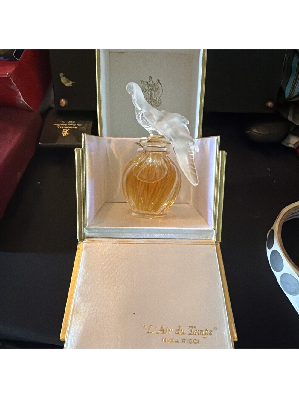 Vtg Nina Ricci L'Air du Temps Perfume Lalique Crystal 2 Dove Bottle Yellow + Box